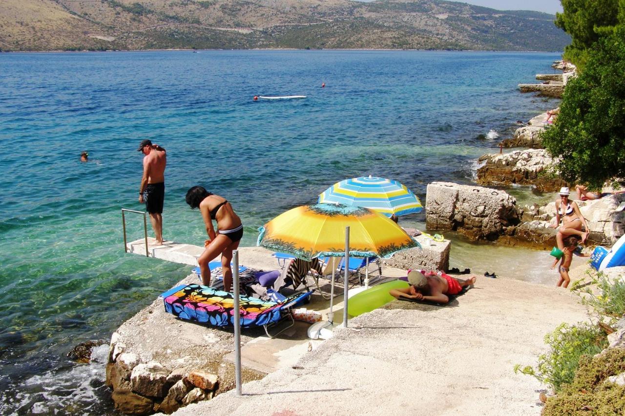 Apartments By The Sea Seget Vranjica, Trogir - 7508 Kültér fotó