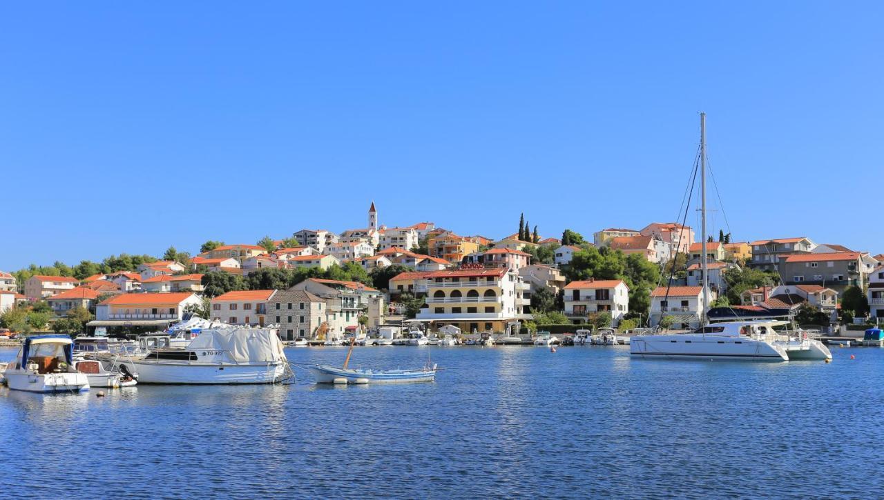 Apartments By The Sea Seget Vranjica, Trogir - 7508 Kültér fotó