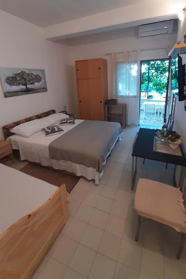 Apartments By The Sea Seget Vranjica, Trogir - 7508 Kültér fotó